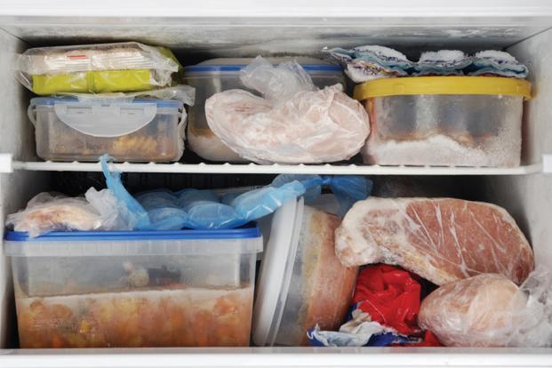 Để quá nhiều thực phẩm trong tủ lạnh