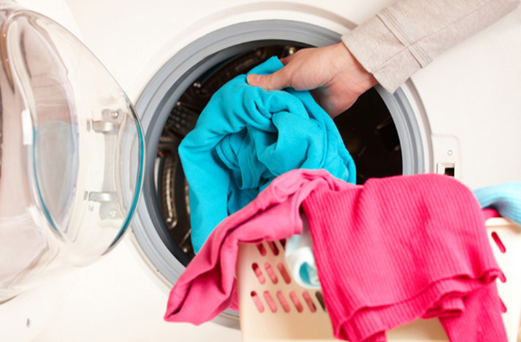Lý giải nguyên nhân máy giặt cửa trước đắt hơn máy giặt cửa trên