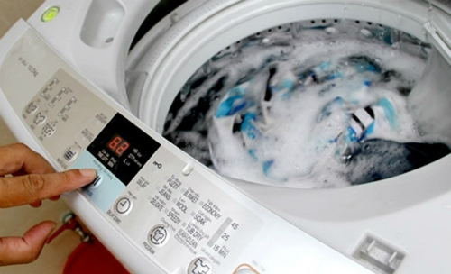Những thói quen xấu bạn cần từ bỏ khi dùng máy giặt